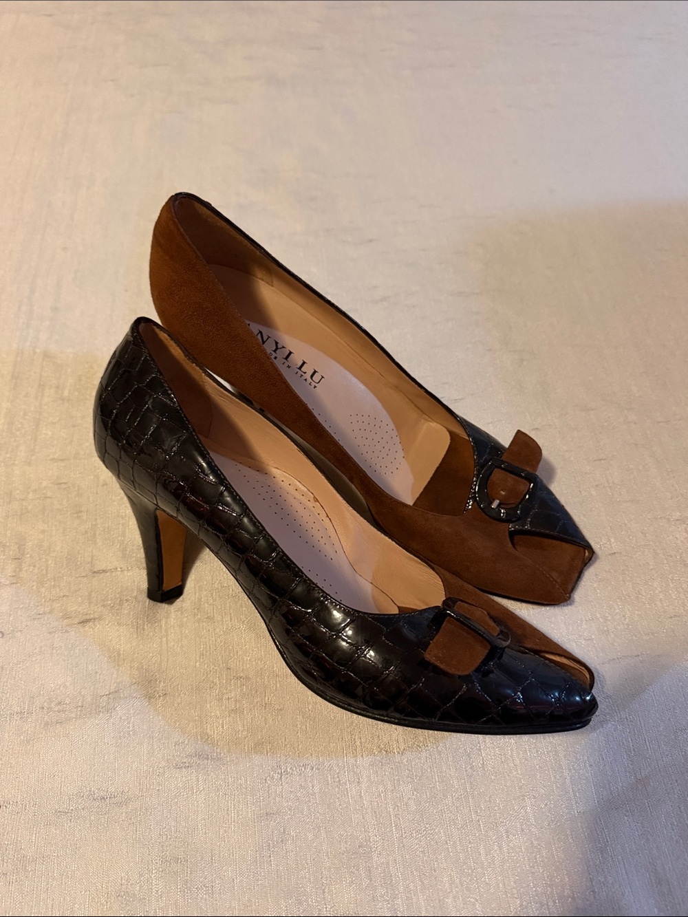 Anyi Lu Two-Tone Brown Suede & Black Croc-embossed Peep-Toe Pumps Sz 42.5 (11.5)